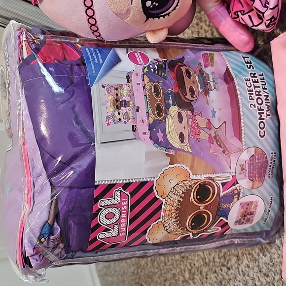 LOL Surprise comforter with sheets And Plush - Picture 2 of 7